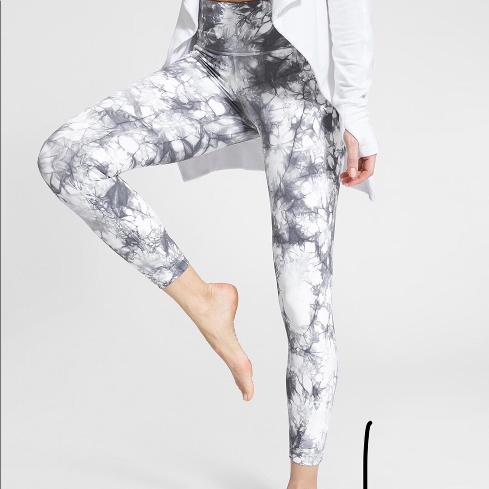 Athleta Tie Dye Salutation 7/8 Ankle Tight